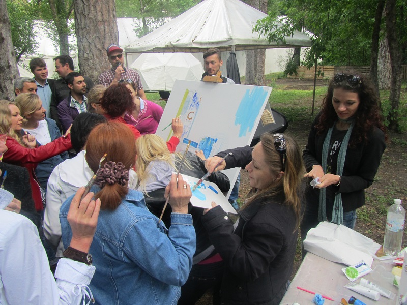 Написание коллективной картины (г.Киев, май 2014)