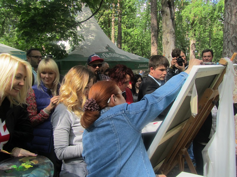 Написание коллективной картины (г.Киев, май 2014)